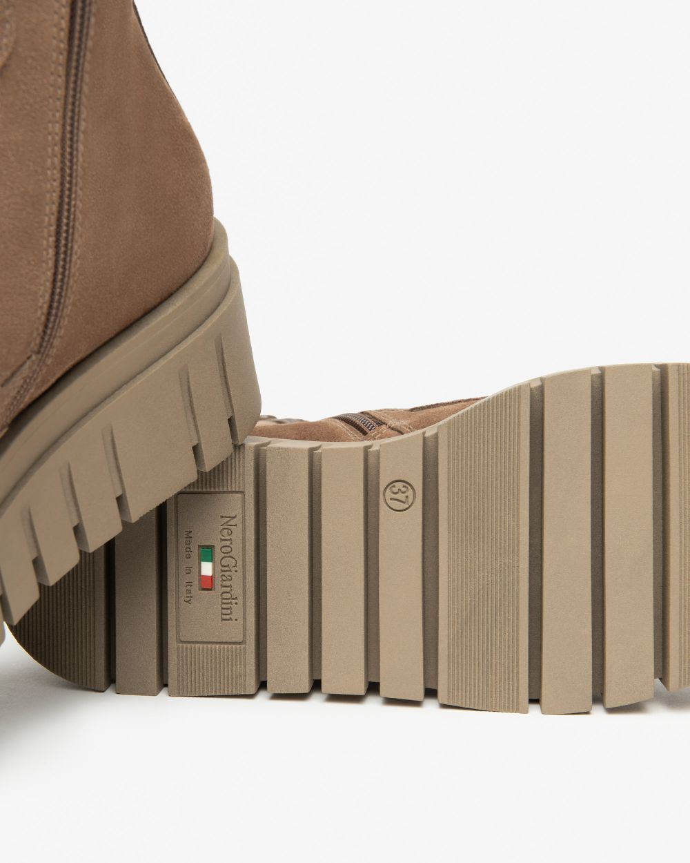 Gležnjače Nero Giardini 